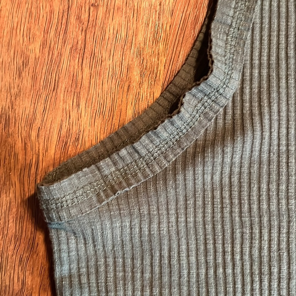 BNWOT Zenana green ribbed tank top - Picture 4 of 14